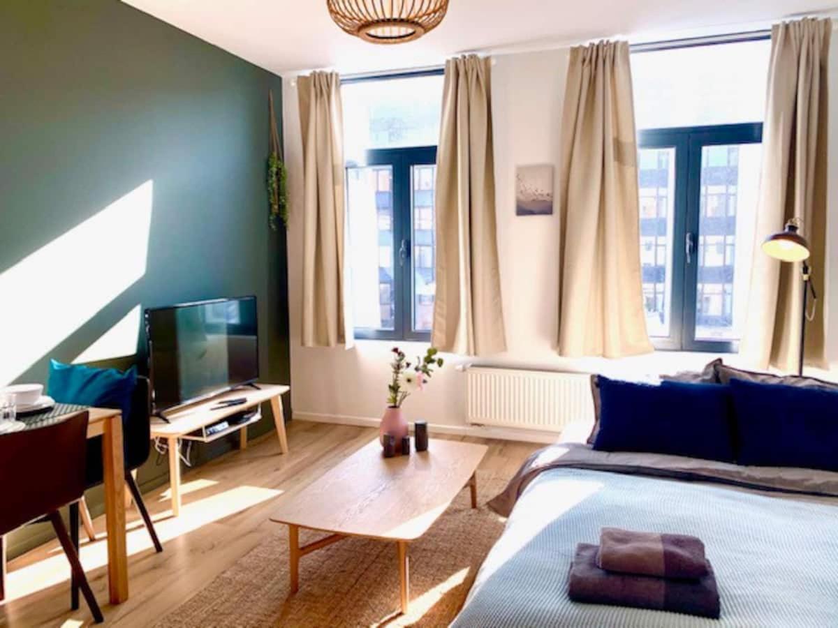 Cozy In Apartment *
